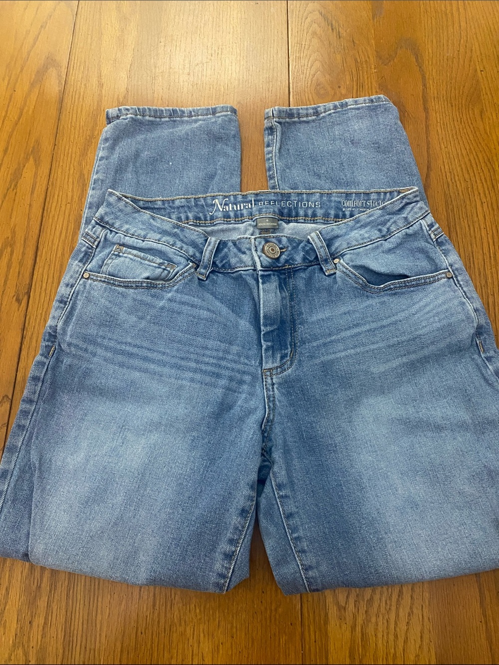 Natural Reflections Women’s Light Denim Distressed Straight Leg Jeans Size 6